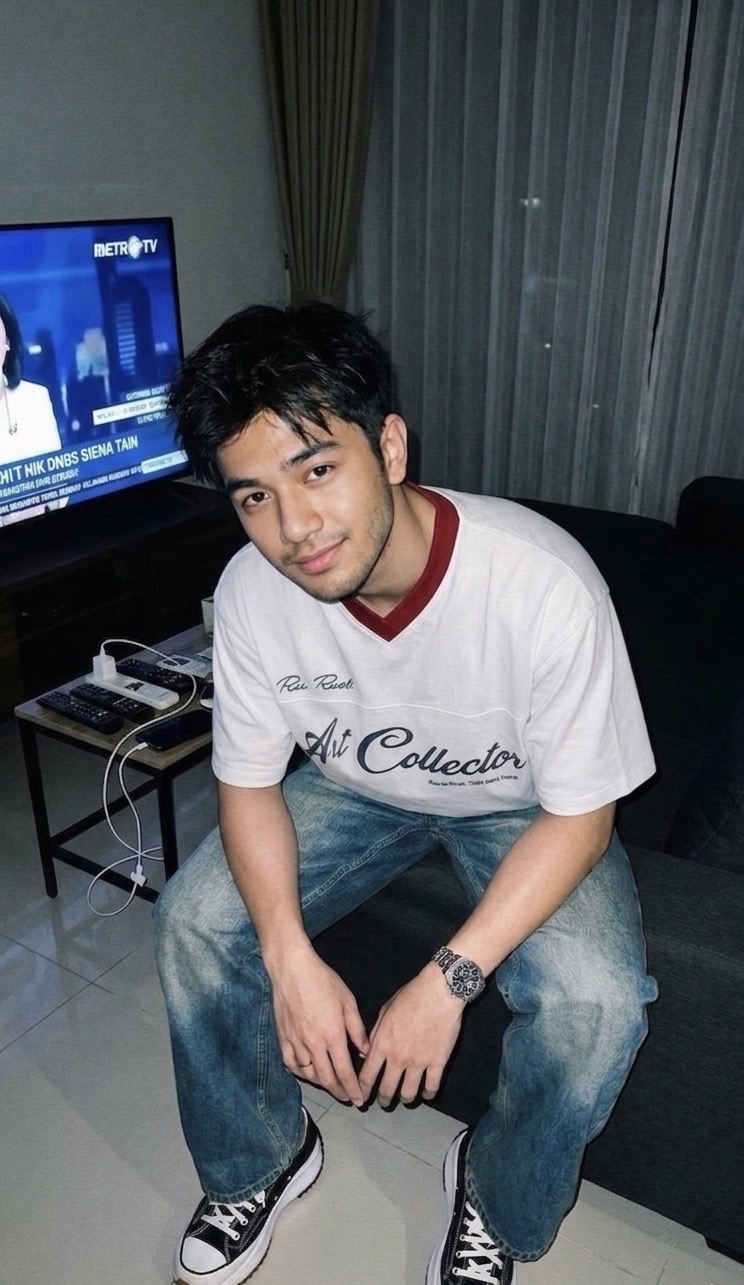 Art White oversized Tshirt